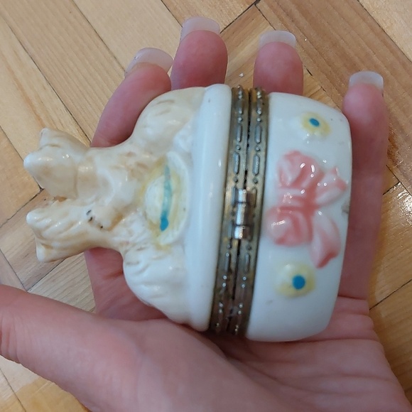 Vintage cats hugging trinket box - Picture 3 of 8